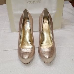 Joan and David Daraelyn platform pump